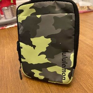 Lululemon easy access crossbody bag never used